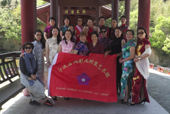 启润影视时装艺术团走进奉化金娥村