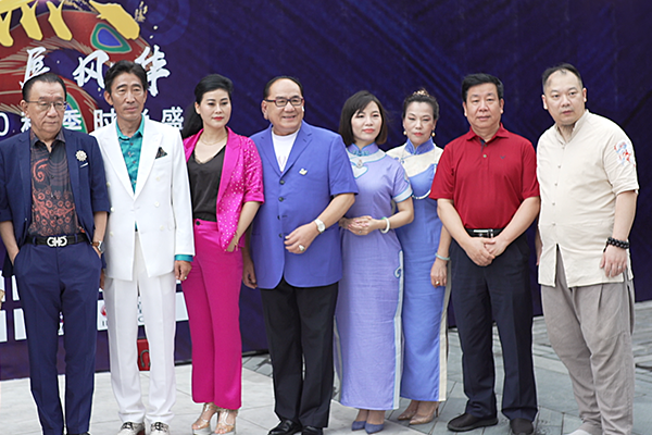 启润影视董事长李启涵应邀出席蓝黛丹尼2020秋季时尚盛典