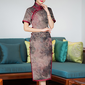 《穿旗袍的女人》香云纱旗袍经典款