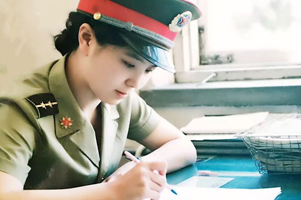 大型画册《军旗》为建党百年献礼 人物之一孙丽霞