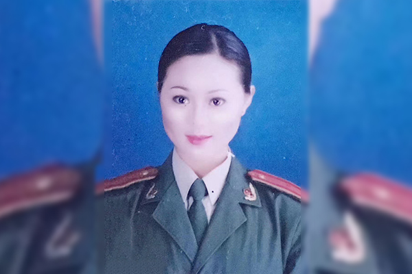 大型画册《军旗》为建党百年献礼 人物之一何莹