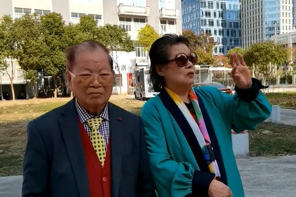 《世界旗袍 百年百人》…走近夏龙贞