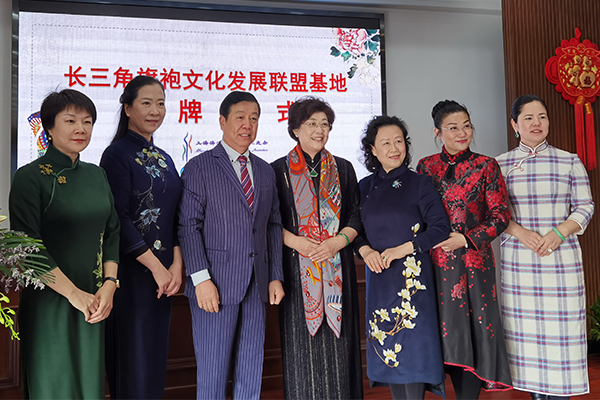 长三角旗袍文化发展联盟基地落户上海，浙代表李启涵参加揭牌仪式