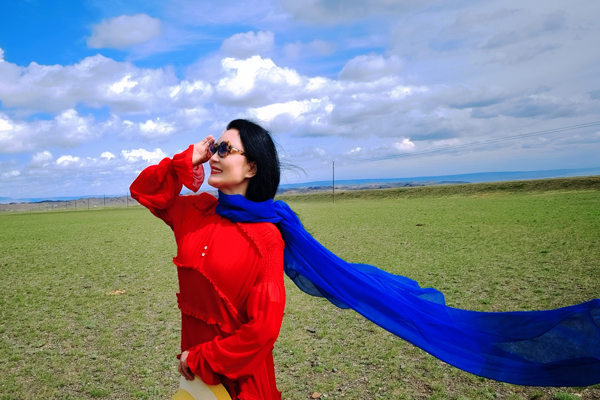 电影《穿旗袍的女人》剧组走进新疆