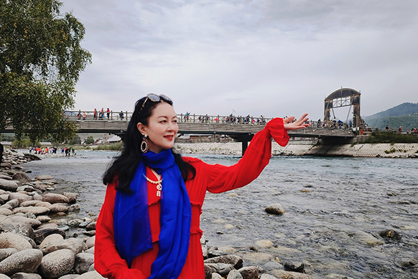 电影《穿旗袍的女人》剧组走进新疆童话小镇禾木