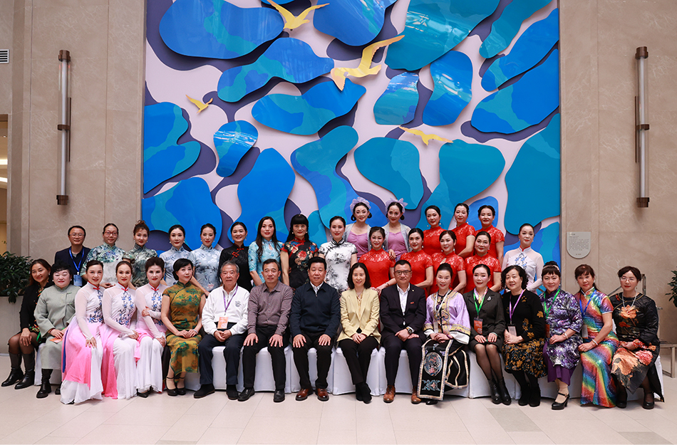 电影《穿旗袍的女人》《天下逸夫》走进泰康之家·甬园