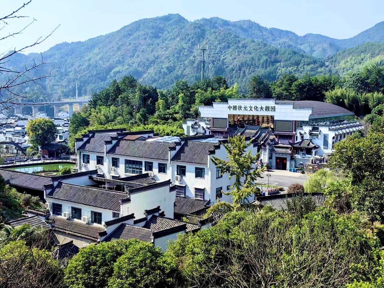 启润影视李启涵董事长考察中国状元村，受县领导和企业热情接待！