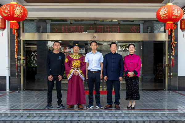 启润影视董事长应邀参观考察黄山休宁瑯斯状元村